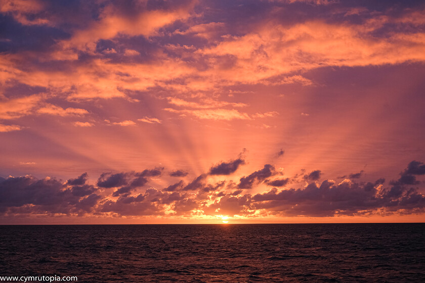 Cymrutopia-1786 
 Keywords: beach, dawn, hastings, sunrise