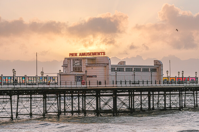 Cymrutopia-1854 
 Keywords: Worthing, dawn, pier, sunrise